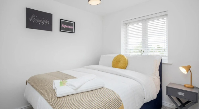 Lovely 2-bed House With 2 Bathrooms in Dartford, Book Lejlighed Hoteller i Dartford med parkering, Parkering