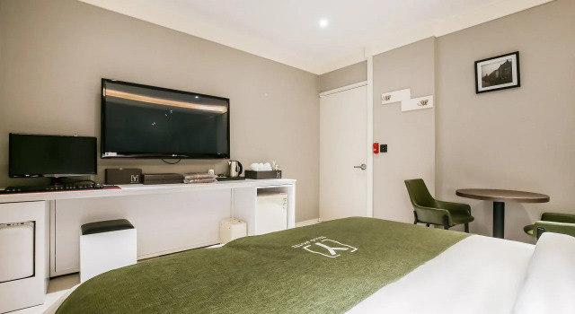 Yellow Hotel