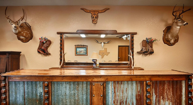 Best Western Plus Fredericksburg, Забронировать Отель Фредериксберг Texas Wine Country, рядом с Театр Rockbox