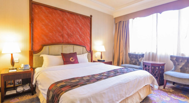 Номер Superior Royal Plaza Hotel