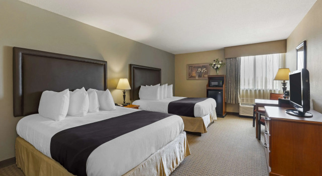 Четырёхместный номер Standard Best Western Plus The Charles Hotel