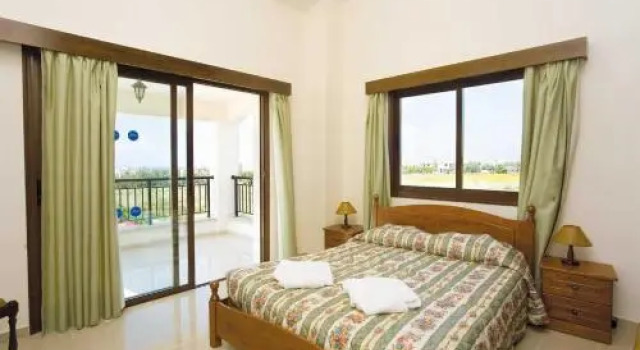 Morfo, Boek Hotel Peyia Paphos