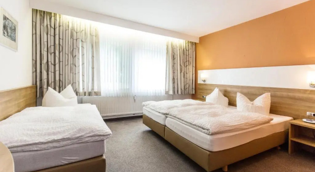 Hotel & Reitsportzentrum Kreuth, Book Hotel Heideck Franconian Lake District