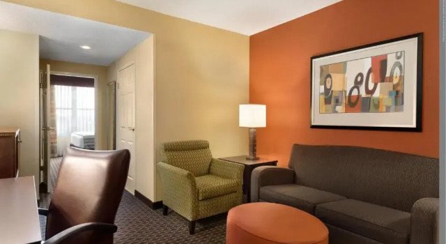 Люкс Garner Hotel Evansville East by IHG