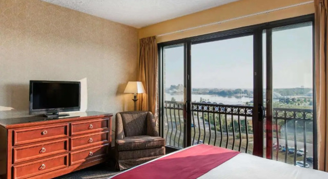Номер Standard с видом на озеро Shoreline Inn & Conference Center, an Ascend Collection Hotel