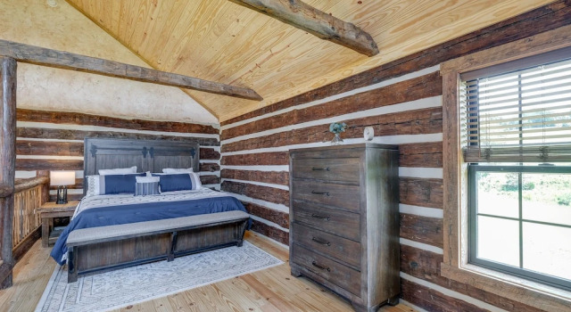 Коттедж Bedford Cabin w/ Porch, 5 Mi to Historic District!