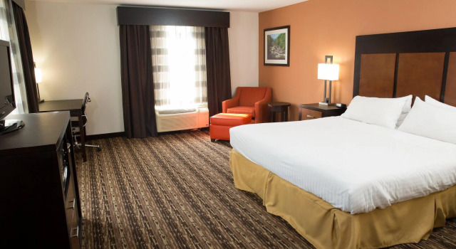 Двухместный номер Standard Holiday Inn Express Hotel & Suites Cherokee-Casino by IHG