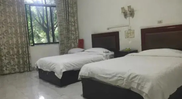 Двухместный номер Economy Luodian Xinhe Hotel