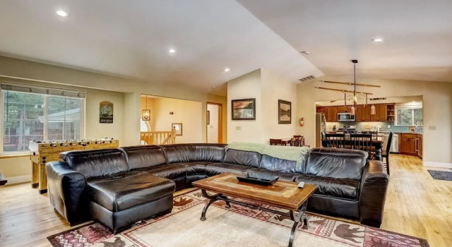 Nestled Pines Retreat Hot Tub, Pool Tahoe, Foosball, +more!, Забронировать Дом для отпуска Отели South Lake Tahoe Area с парковкой, Парковка