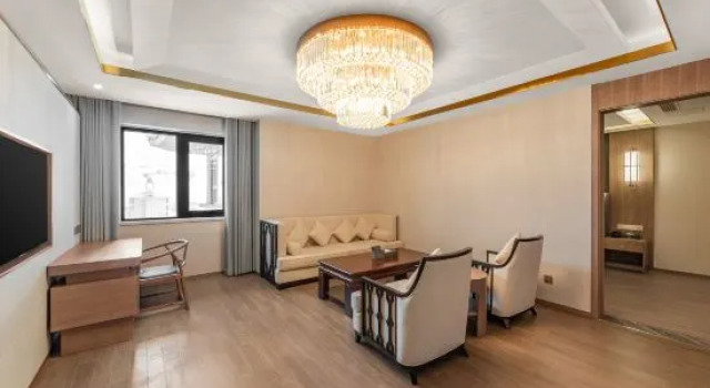 Люкс Executive XunXianHuajing International Hotel ( Ancient City West Gate)