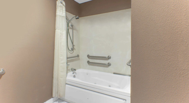 Полулюкс Knights Inn Forest Hill