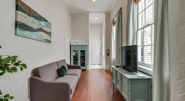 Historic Downtown Home Close to Everything!, Забронировать Дом для отпуска Коттеджи Исторического района, Коттедж