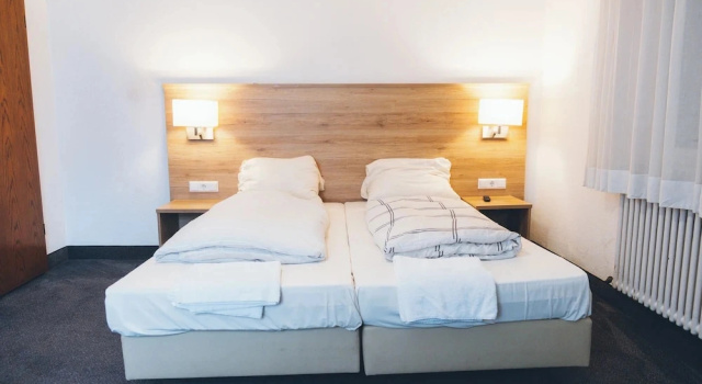 Четырёхместный семейный номер Standard с балконом и с видом на город Hotel Allee 25