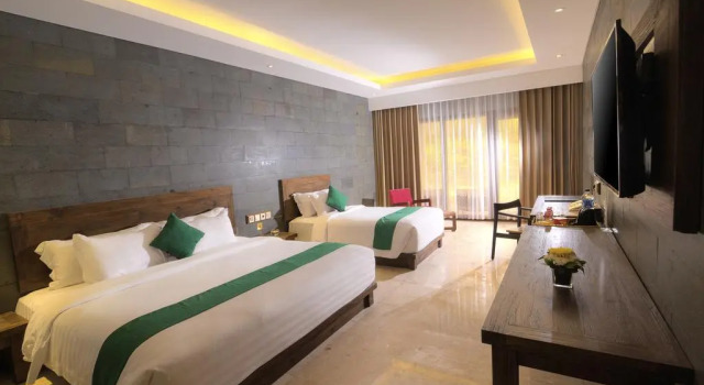 Семейный номер Standard с видом на озеро The Westlake Hotel & Resort Yogyakarta