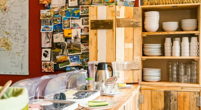 Кровать в общем номере Babelfish Hostel