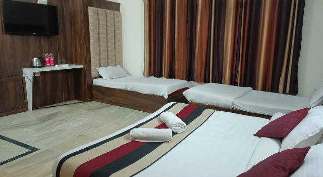 Семейный номер Standard с балконом и с красивым видом из окна Hotel Mercury Inn by Sonachi