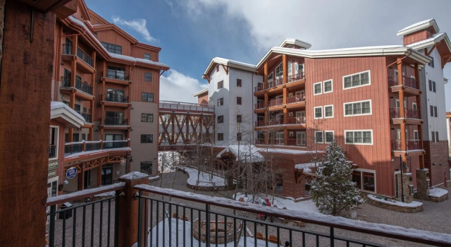 Slopeside Studio Unit With Kitchenette Studio Bedroom Condo - No Cleaning Fee! by RedAwning