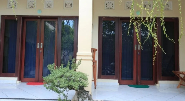 RedDoorz @ Puri Gerenceng Tuban, Забронировать Отель Тубан Кута, рядом с Магазин сувениров Krisna
