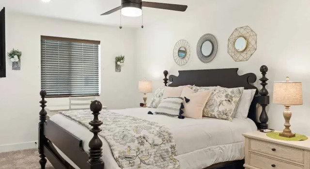 Desert Color's Sunshine and Sage by RedAwning, Varaa Huoneisto St. George 