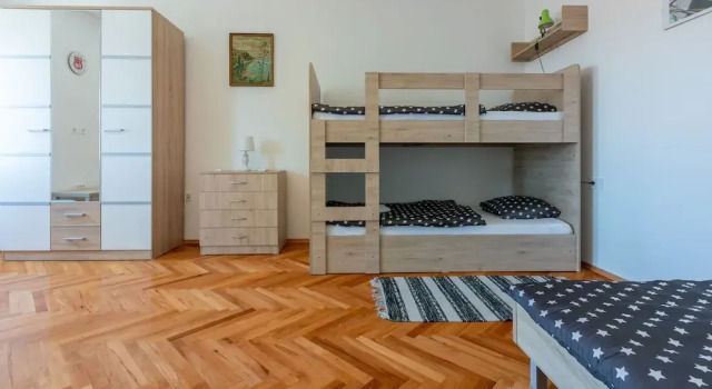 House Tinac, Забронировать Отель Отели Приморско-Горанской жупания с парковкой, Парковка