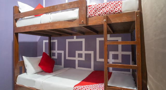 Люкс RedDoorz at Queens Hometel