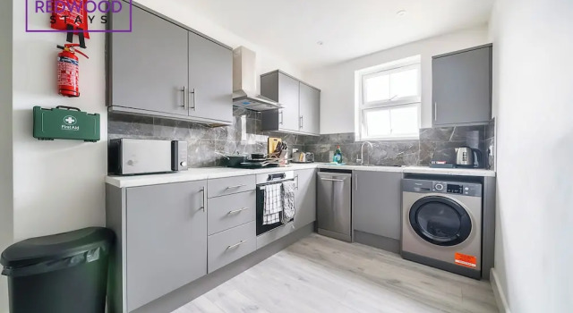 Апартаменты Comfort Modern Town Center Apartments Aldershot