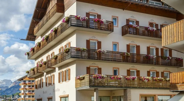 Hotel Aquila, Забронировать Отель СПА-отели Кортина-д'Ампеццо, рядом с Подъемник Кортина – Мандрес - Фалориа, SPA-услуги