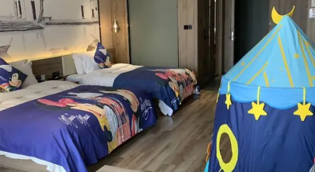 Семейный тент Weiduo Hotel (Shaoxing East Railway Station)