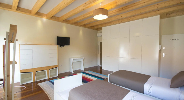 Room in Apartment - Stay in Historic Area of Porto, Забронировать Апартаменты/квартира Порту Регион Порту, рядом с Канатная дорога Гайя