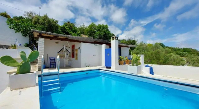 BLU SUITE COTTAGE SUL MARE e SWIMMING POOL, Book Feriehus Villaer i Tricase, Villa