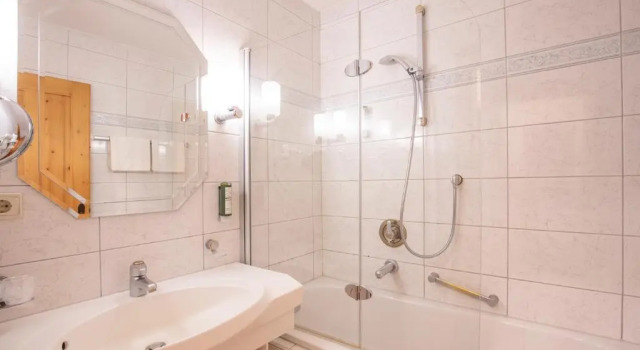 Двухместный номер Comfort Hotel Serles