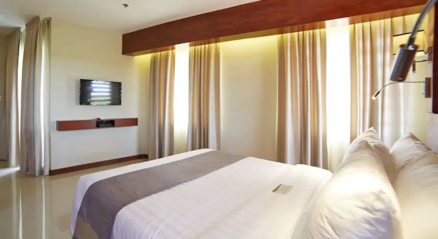 Номер Deluxe с балконом Cebu White Sands Resort and Spa