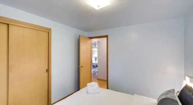 Коттедж с 3 комнатами Bright Algoma Home 1 Mi to Lake Michigan!