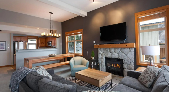 Beautifully Renovated, Fantastic Views Ski in out 3 Beds - Mountain Star