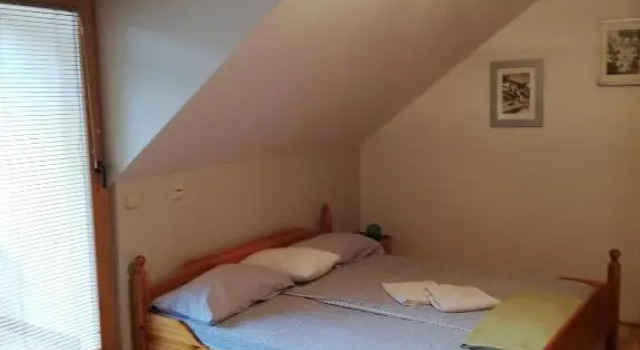 Guest House Kveder, Prenota Affittacamere Hotel a Gorenjska con parcheggio, Parcheggio