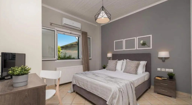 Madini Luxury villa with private heated pool