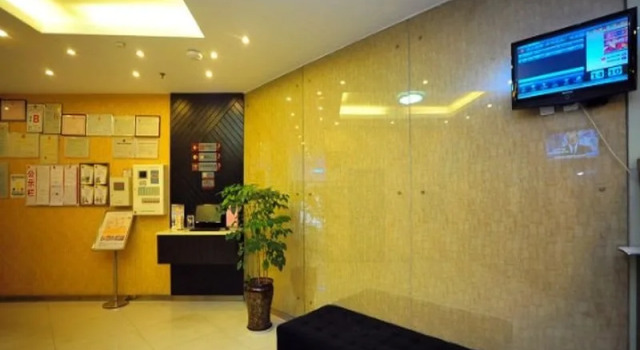Fairyland Hotel Dongfeng Square - Kunming, Rezerwuj Hotel Hotele w Kunming z parkingiem, Parking