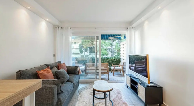 Апартаменты Renovated apt With Parking & Terrace - Palm Beach