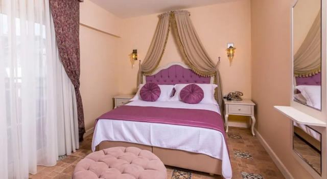 Двухместный номер Standard с балконом и с частичным видом на море Kahveci Alibey Hotel
