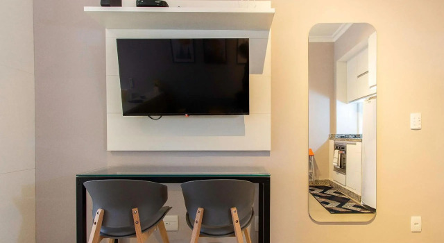 Line Rio Copacabana Moderno Studio Internet 500mbps Smart TV 50 Polegadas e a 100m da praia
