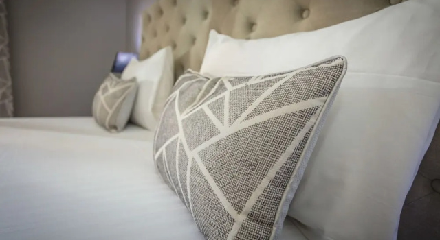 Komfort- tredobbelt værelse med udsigt over poolen Hôtel Saint Geniès