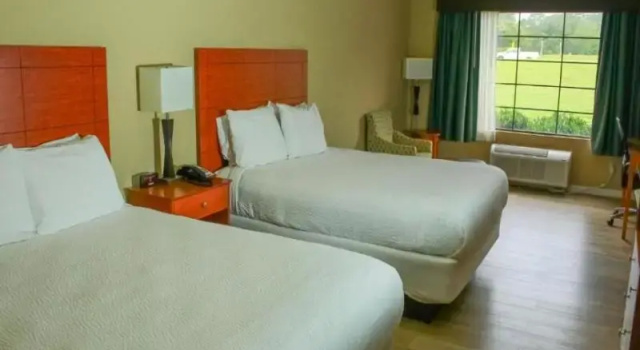 Четырёхместный номер Standard Days Inn by Wyndham Cedartown