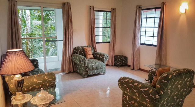 Roaring River Golf & Accommodations, Book Hotel Hoteller i Belmopan med parkering, Parkering