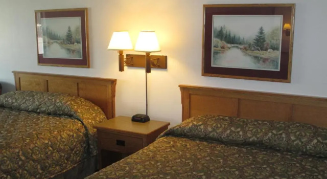 Четырёхместный номер Standard Bozeman Inn