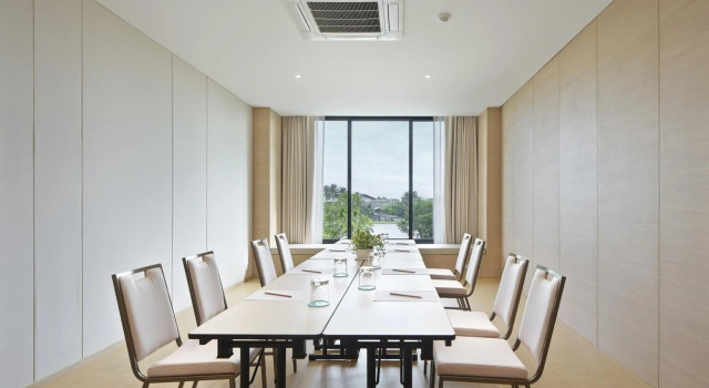 neera retreat hotel, Забронировать Отель Отели Сам-Пхран 4 звезды, 4*