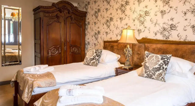 Logis Hotel De France, Забронировать Отель Ла-Шартр-сюр-ле-Луар Sarthe