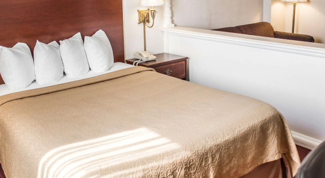Двухместный люкс Quality Inn & Conference Center Franklin Downtown