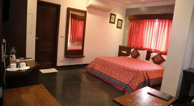 Hotel Devansh with garden and rooftop bar, Забронировать Отель Отели штата Раджастхана 3 звезды, 3*