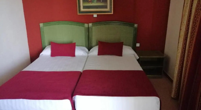 Четырёхместный номер Standard Hospedium Hotel Sky Blu Torre de Sevilla