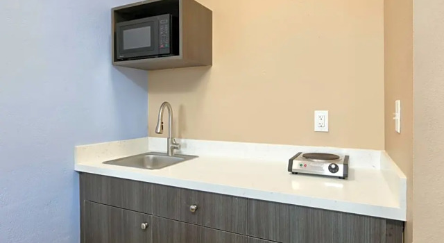 Студия Super 8 by Wyndham Victoria / South / Hwy 59